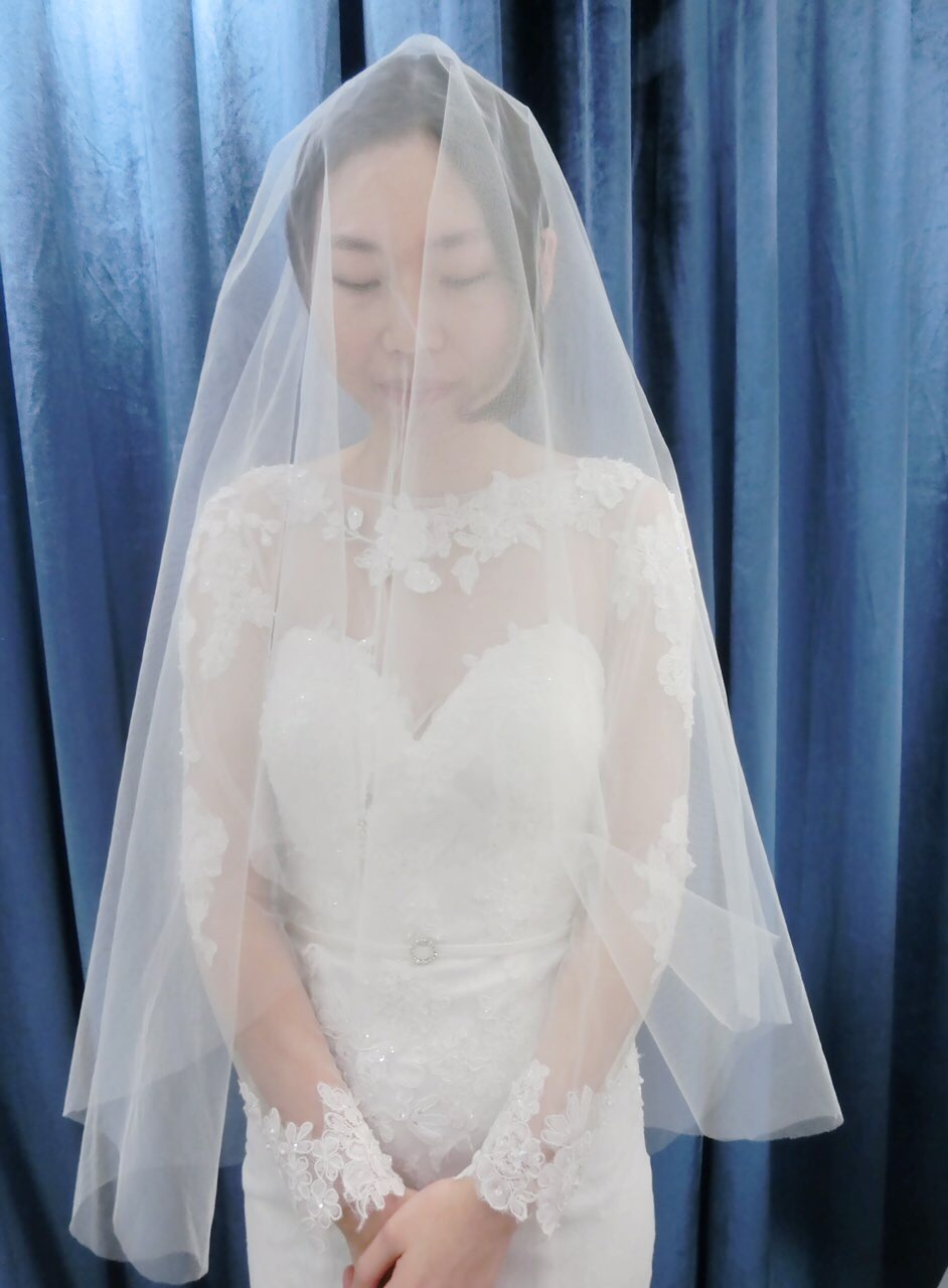 和闺蜜一起试婚纱