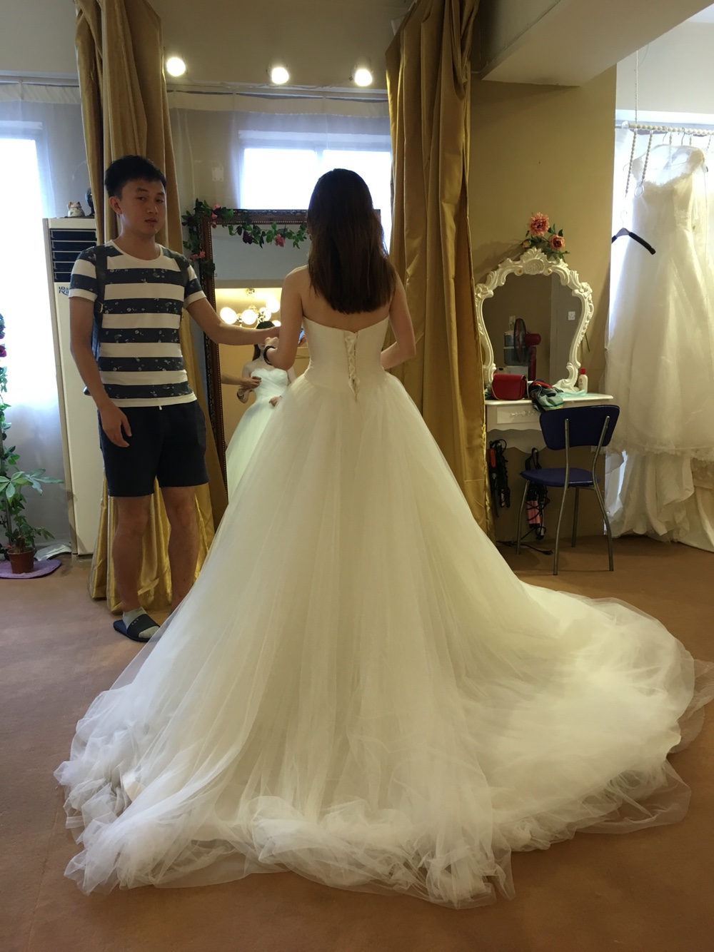 偶遇心怡婚纱