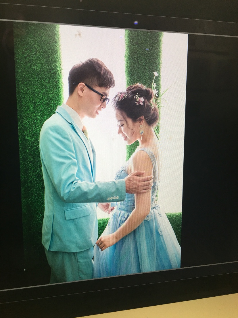 婚纱照。  今天刚看到原图