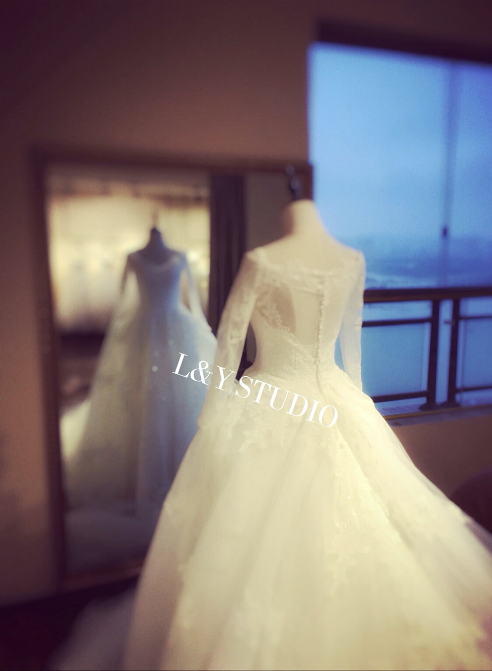 LYSTUDIO婚纱租赁定制