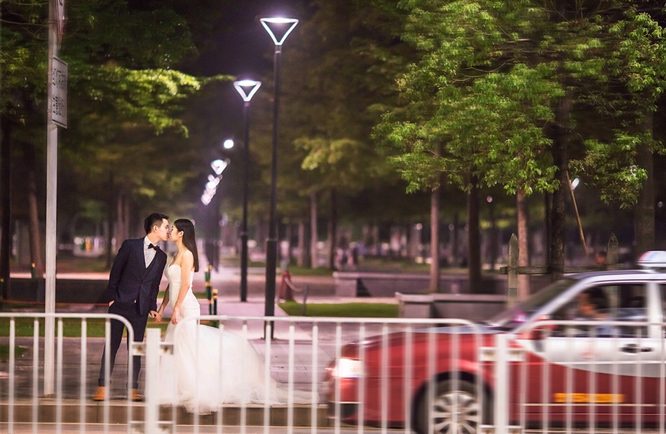 旅图视觉拍滴婚纱照，很喜欢就来几张夜景好了[大笑][大笑][大笑]