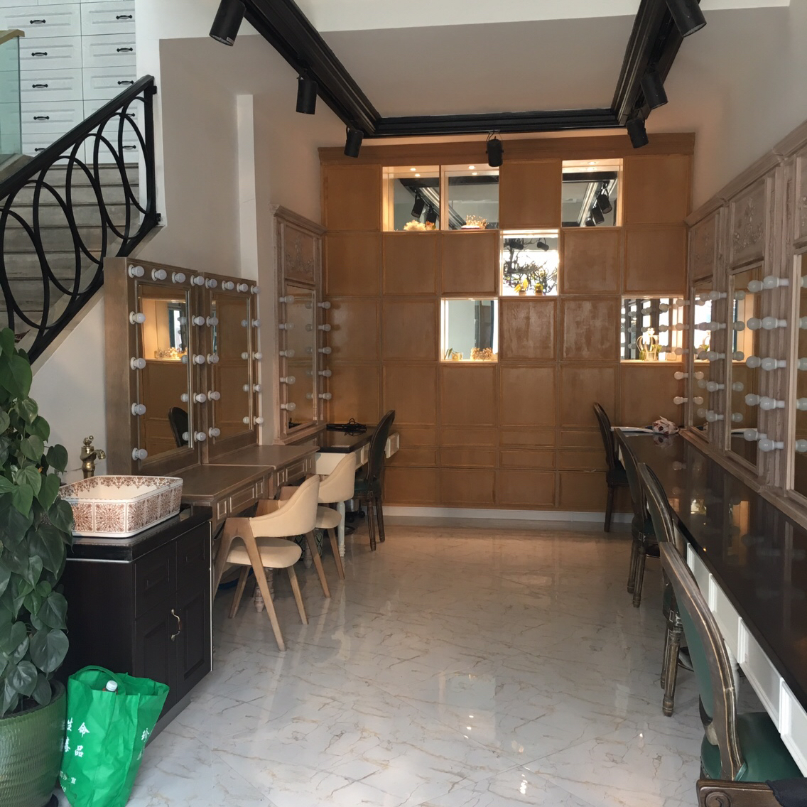 皇后镇高定婚纱礼服店