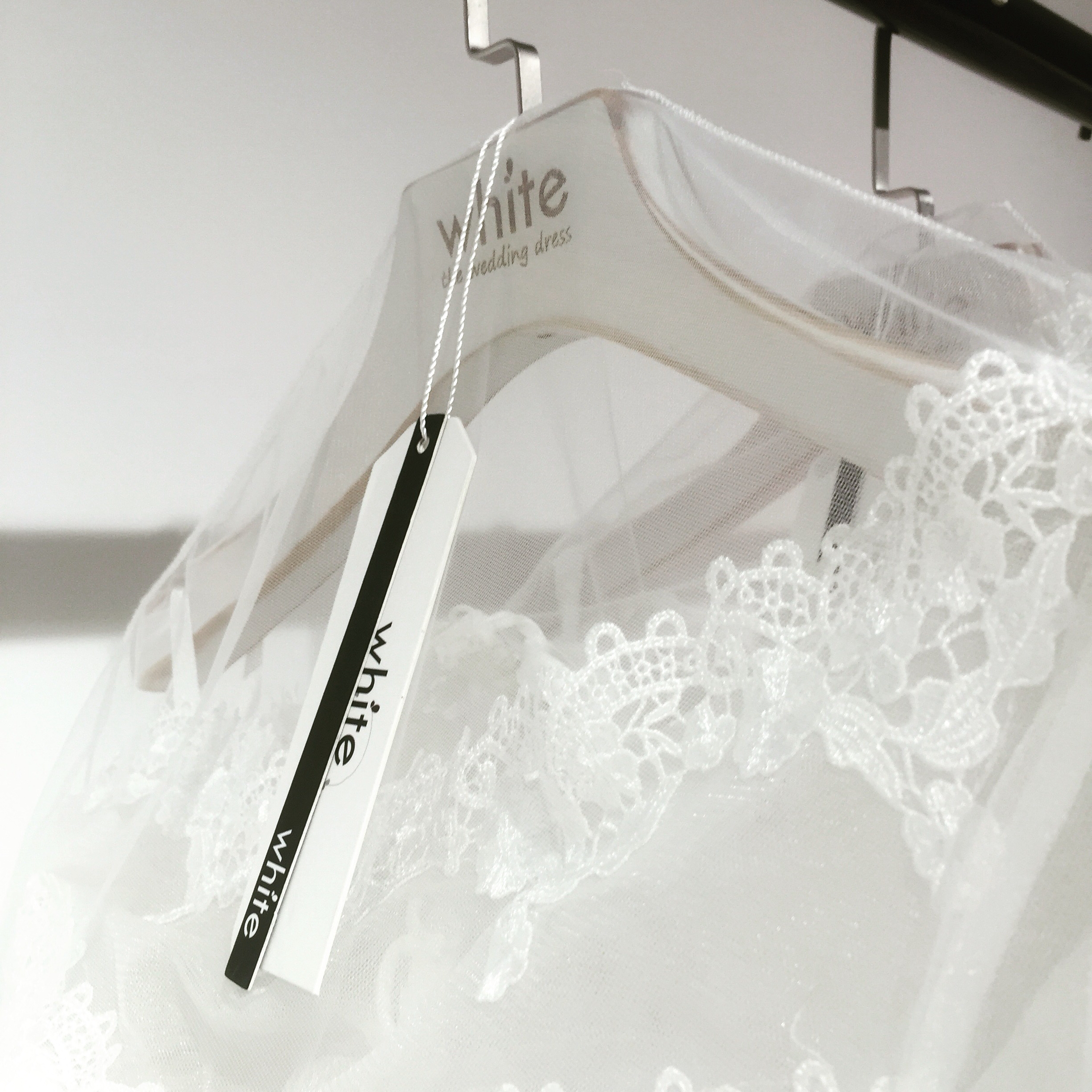 white婚纱礼服工作室
