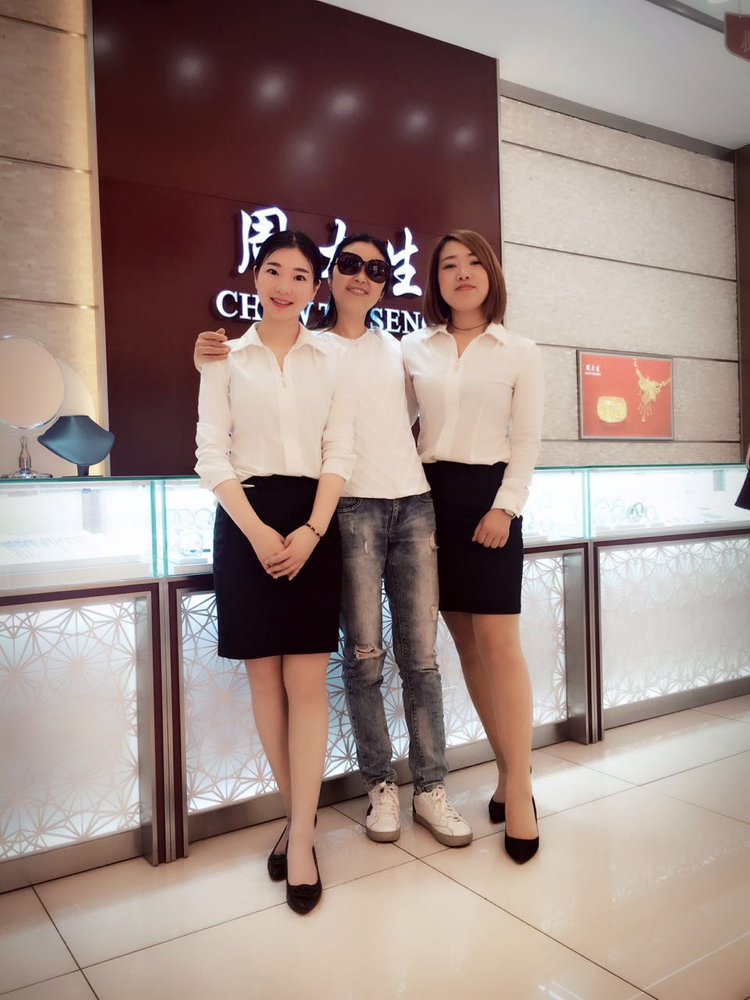 德阳南华春天对面周大生珠宝精品店