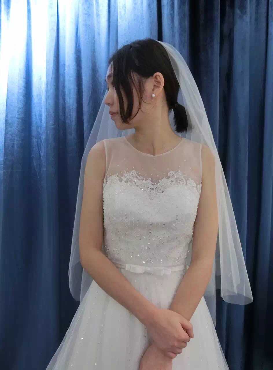 和闺蜜一起试婚纱