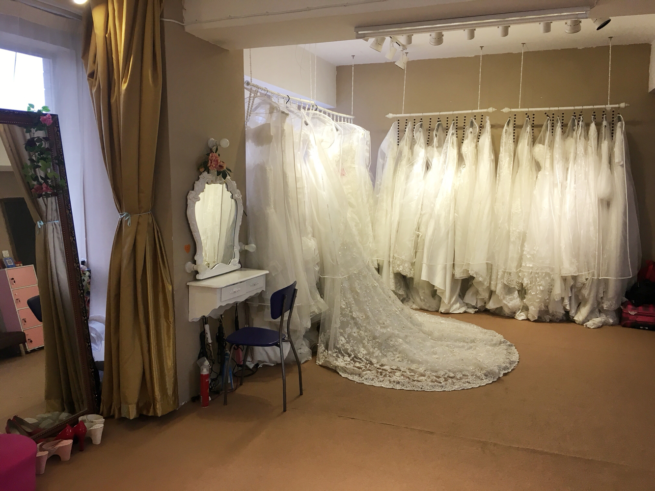 皇妃嫁衣婚纱礼服馆