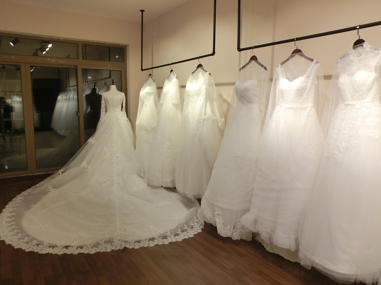 LYSTUDIO婚纱租赁定制