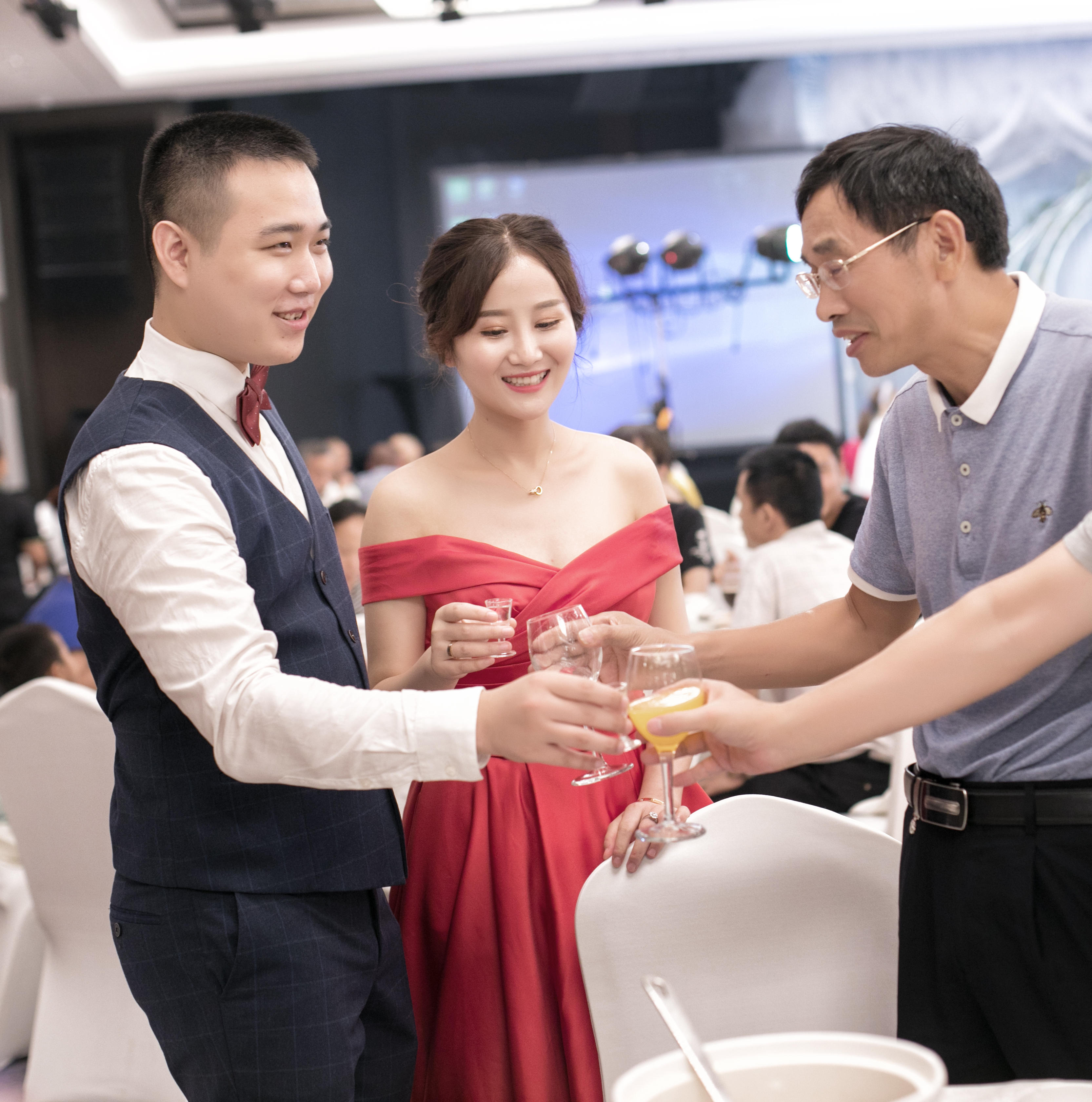 {安娜嫁衣} 仪式主纱+出门+敬酒服+4套伴娘服