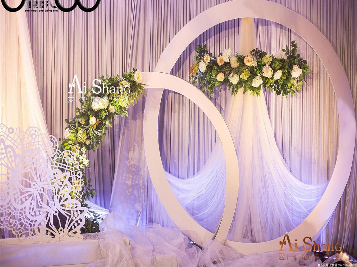 超省心价格布幔背景唯美布置送资深四大金刚