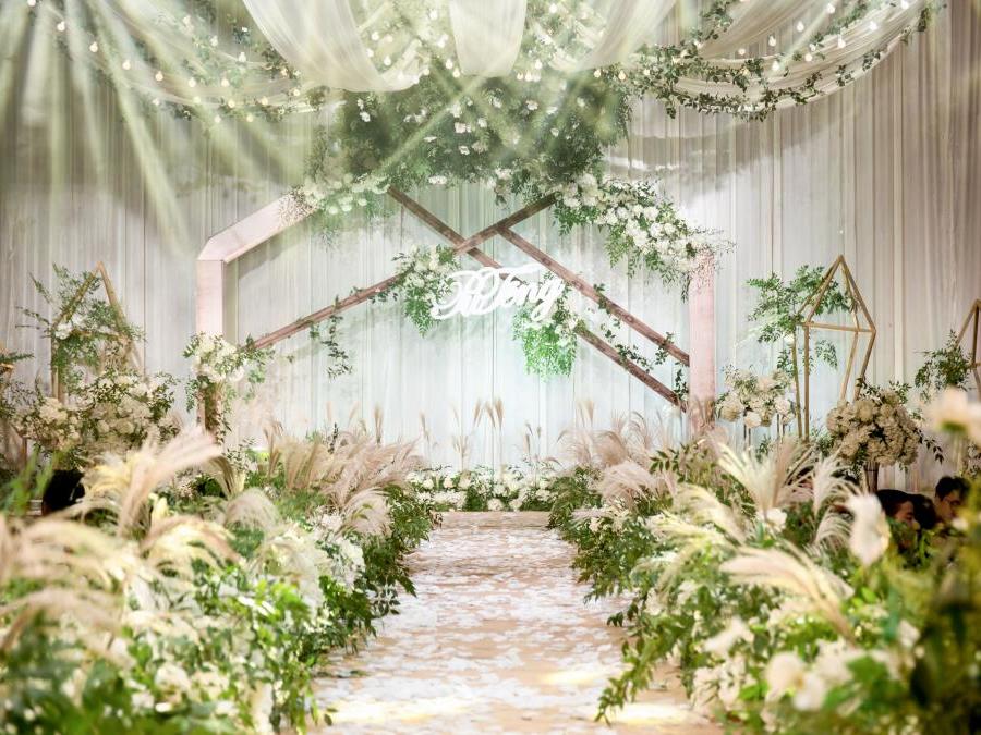 简单的色彩往往最能体现婚礼的仪式感