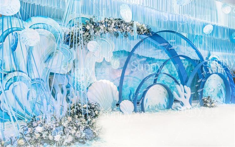 海底世界，蔚蓝，静谧，梦幻，空想。