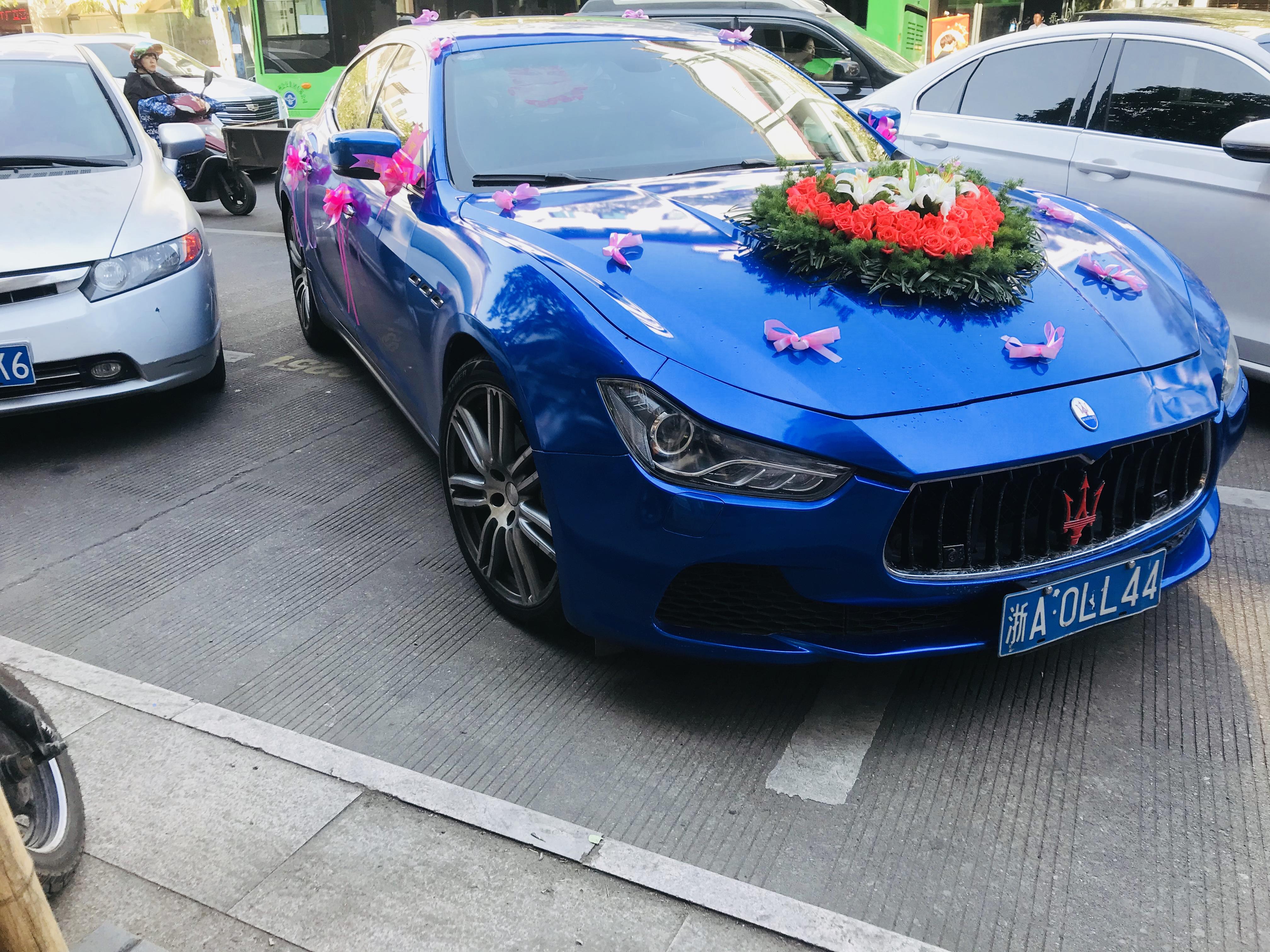 愛心婚車裝扮+新娘手捧花+父母胸花+跟車喜字絲帶