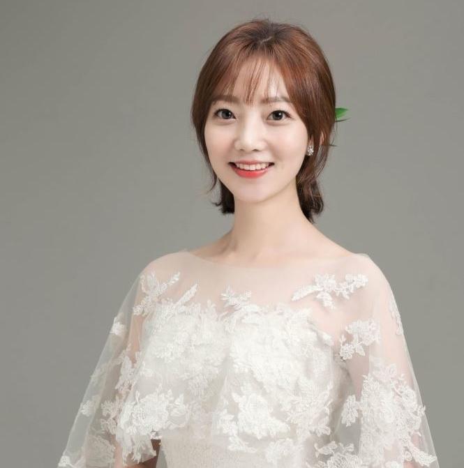 【慕莎推荐套餐】婚纱+礼服+跟妆