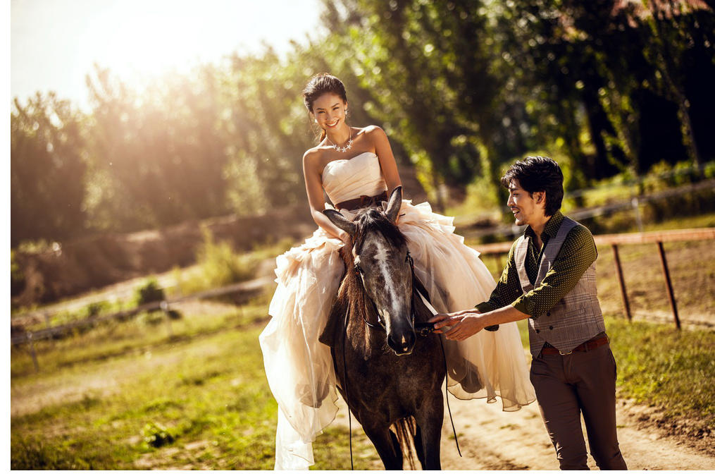 马场外景婚纱照《我的公主》