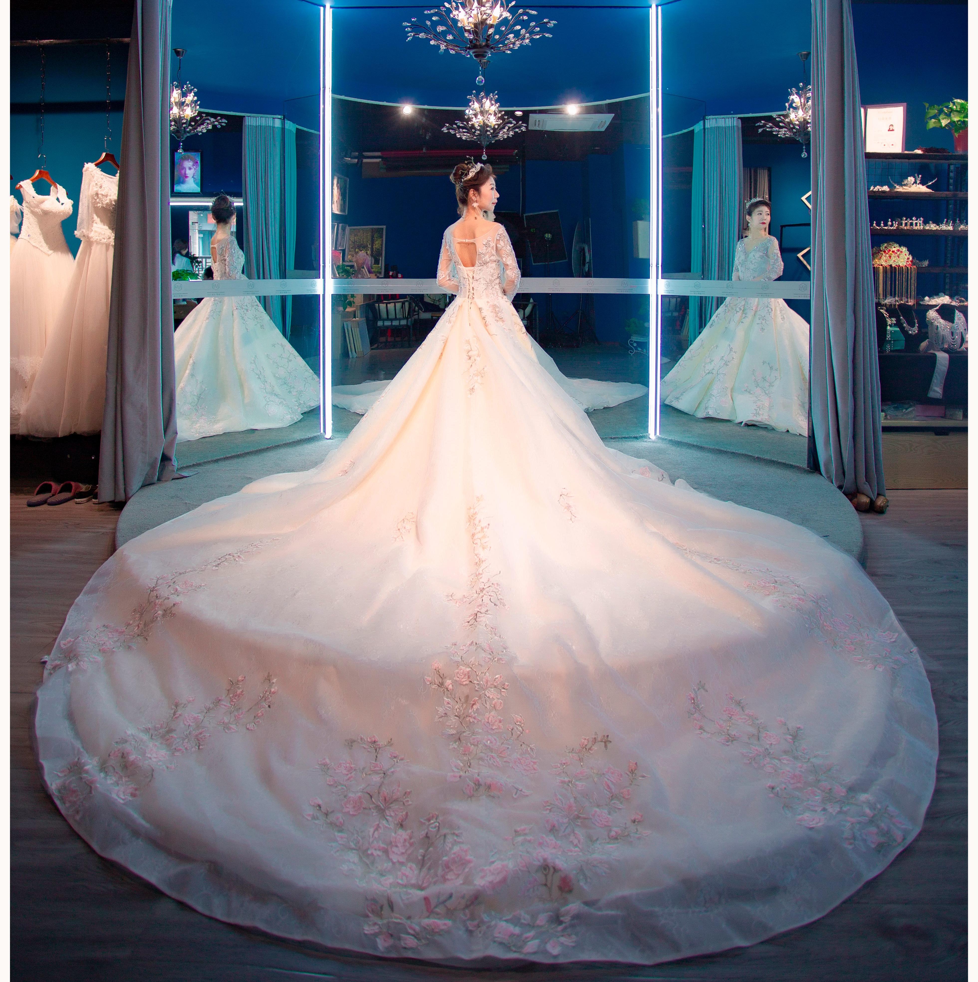 <惊爆套餐>仪式主纱+秀禾服+跟妆+伴娘服