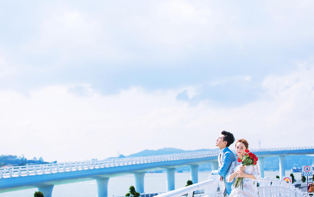 一场花开,一场相爱.穿过季节的长廊.