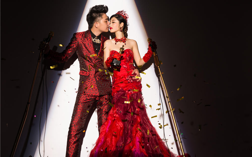 深圳時尚輕旅拍+一價暢拍+專車接送+包住宿包郵寄