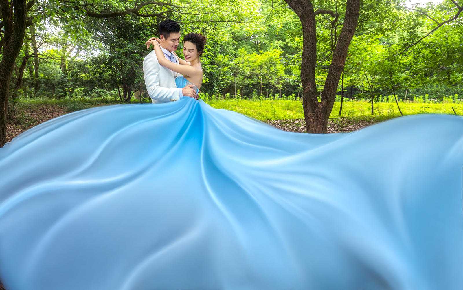 【木西婚纱】【店庆爆款】 8服8造3880 ！