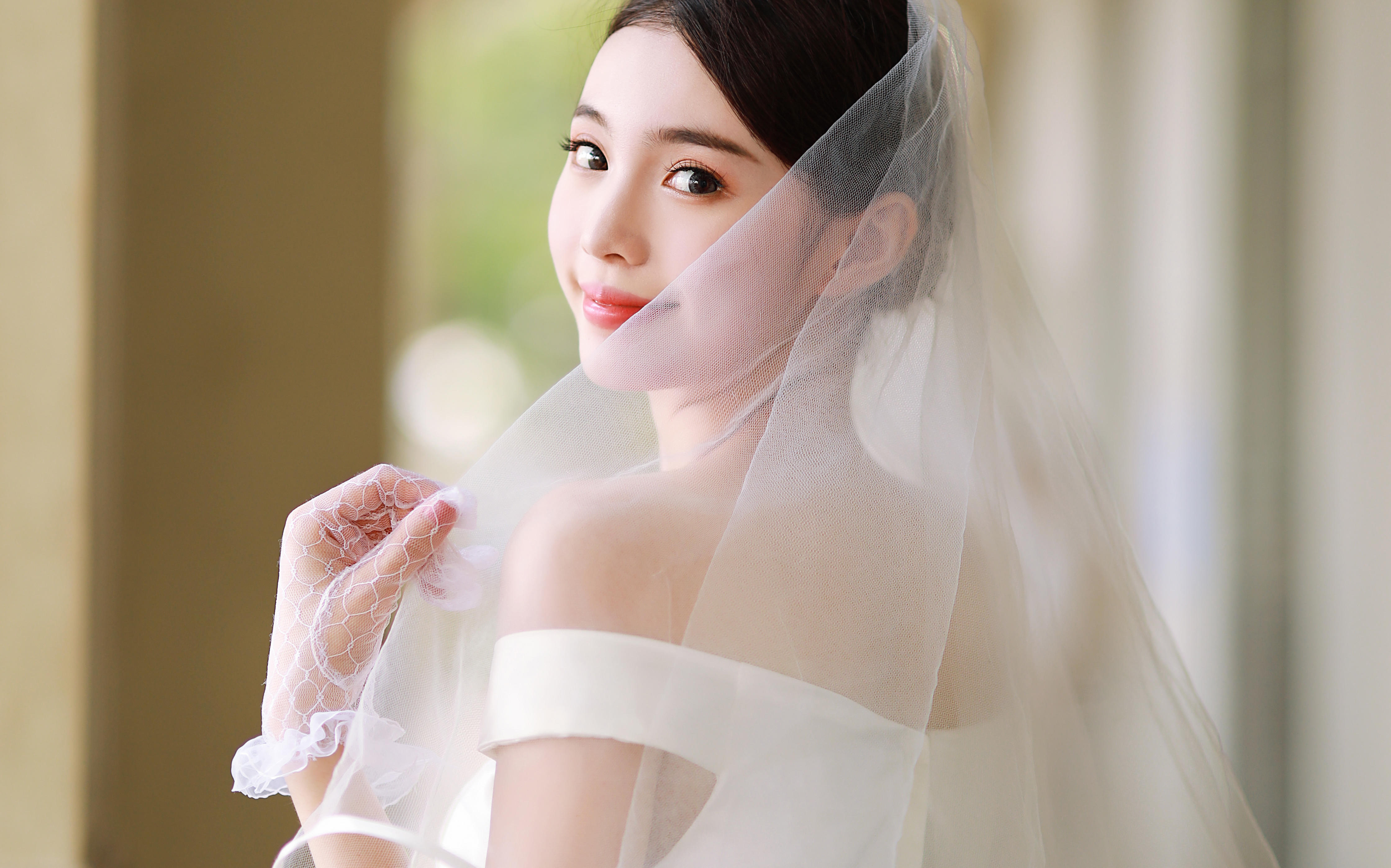 奥丽维亚：个人轻婚纱写真底片全送