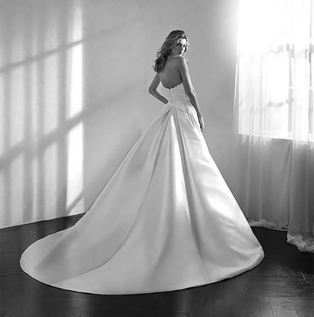 【店庆活动】高端婚纱礼服套+资深首席老师跟妆