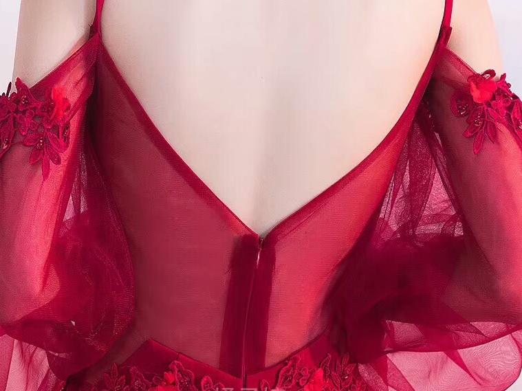 奢华主纱+出门纱或中式礼服+敬酒服