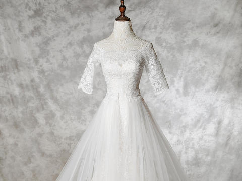 臻·爱系列租赁婚纱＋礼服（4件套） 包含新娘跟妆