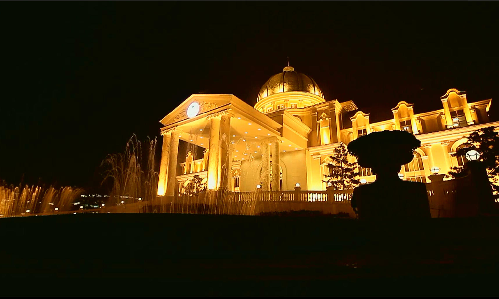 婚姻不是坟墓，结婚就是爱国！
