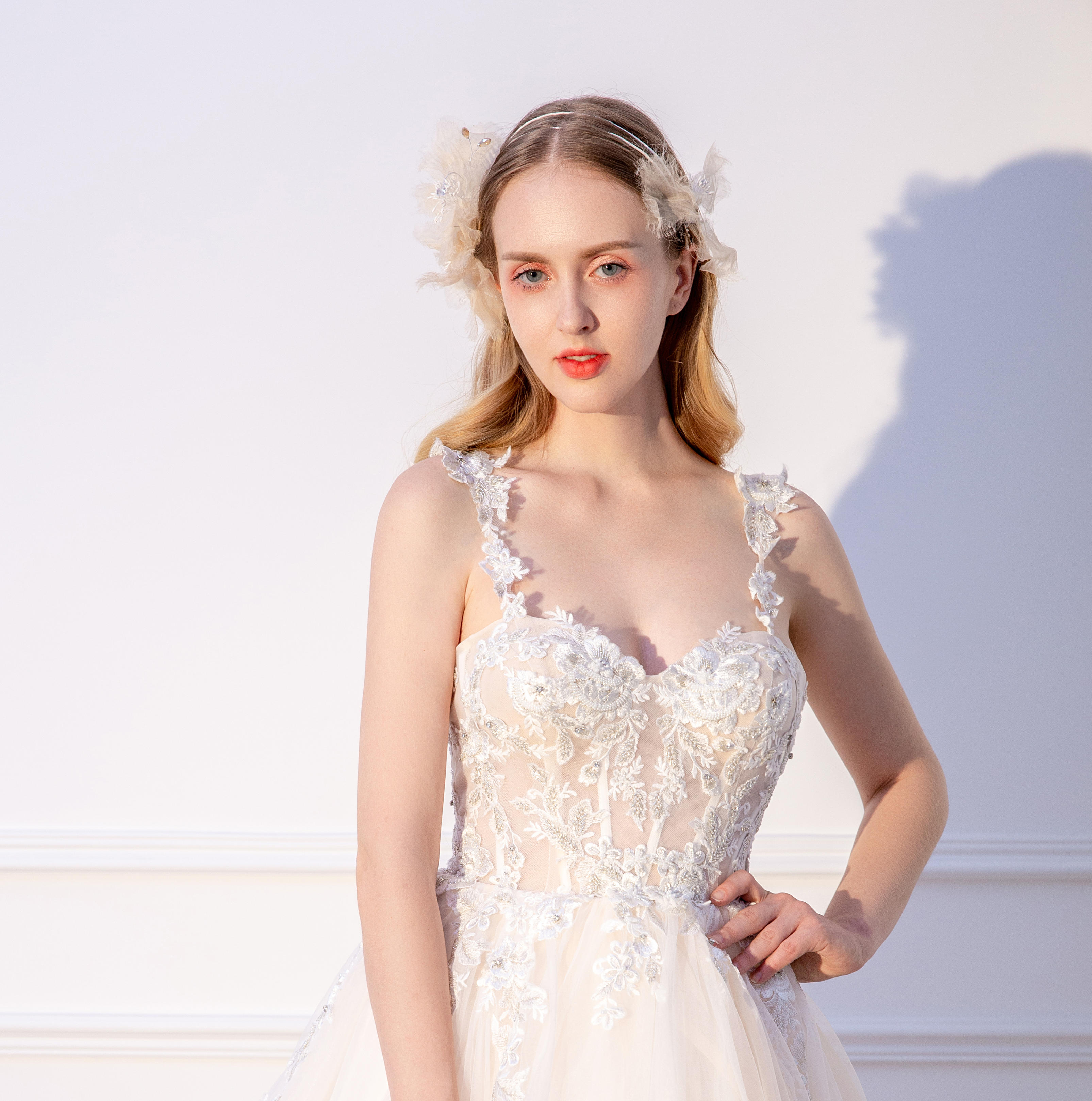 「本季爆款」系列奢华婚纱礼服 5件套跟妆