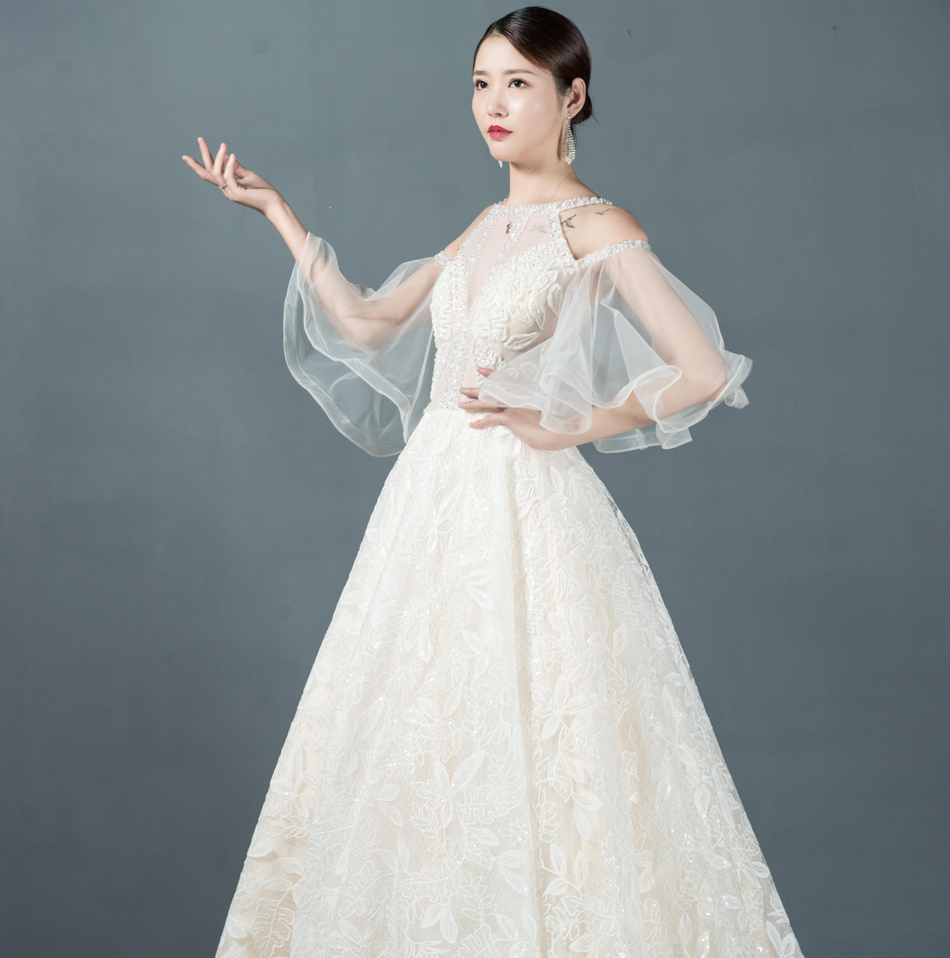 【婚纱先生】总监级化妆师            