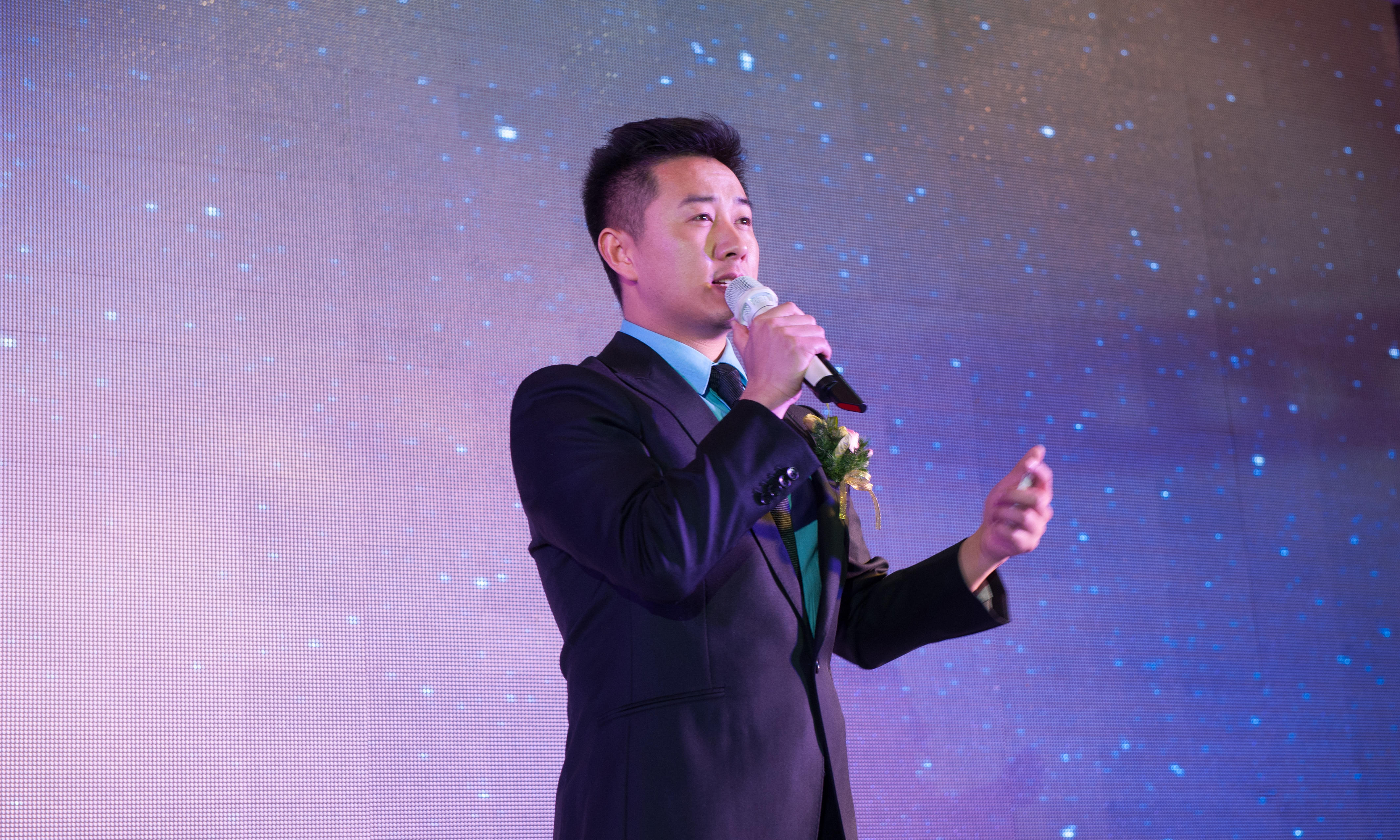 专业主持人阿文