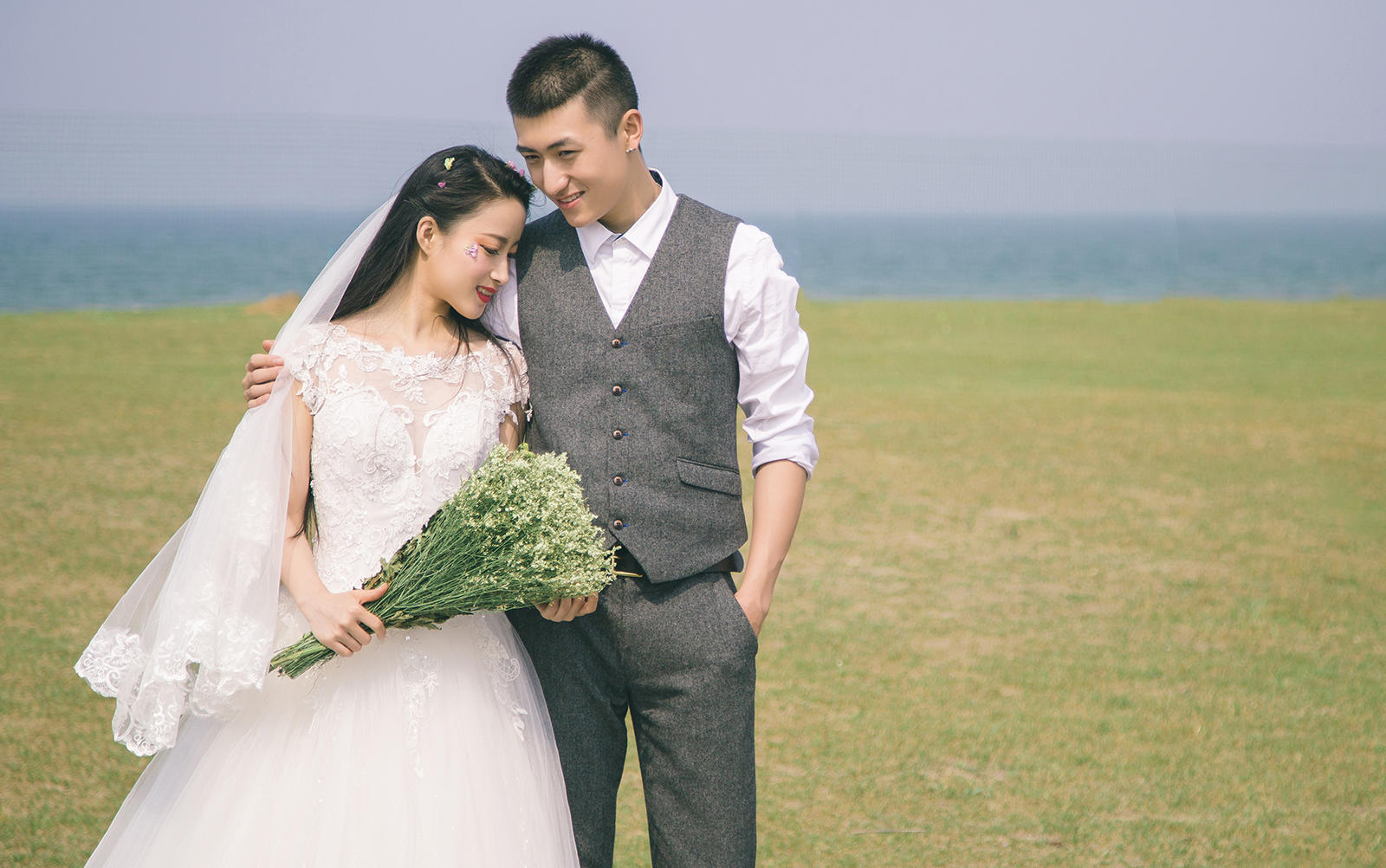 优卡摄影简约婚纱拍摄套系，4服4造