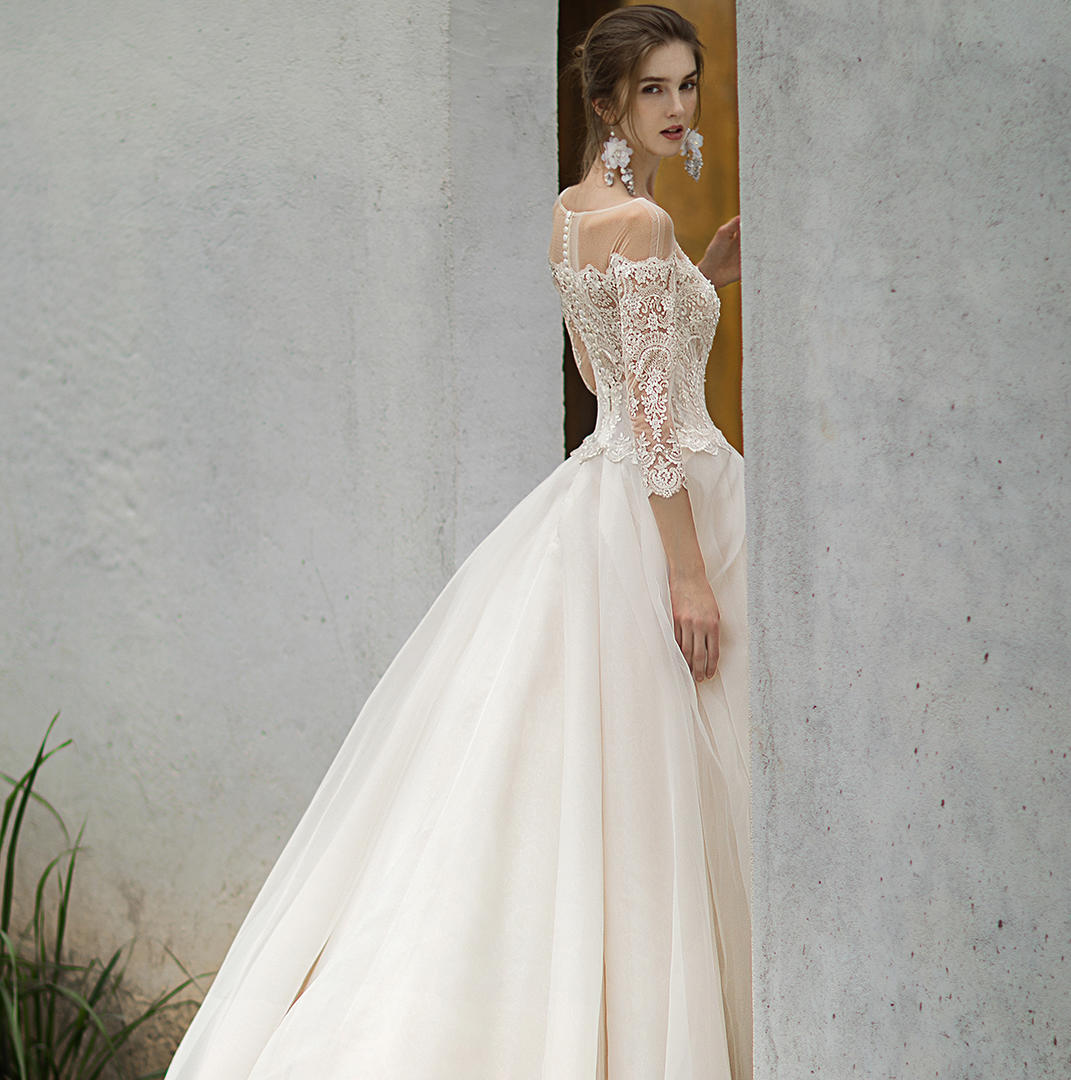 【限时抢】免费试纱！婚纱+跟妆，再送2件伴娘服