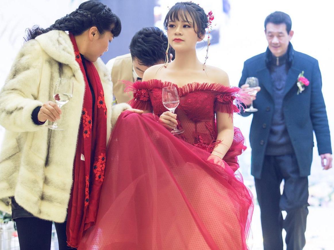 婚纱礼服B套餐（齐地纱或秀禾、大拖尾、敬酒服）