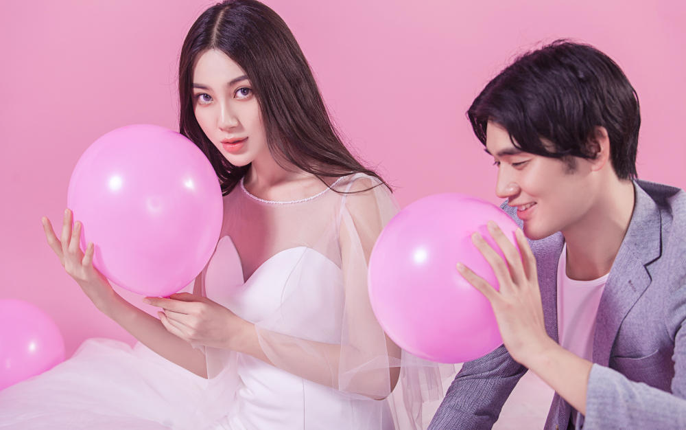 《黛茜婚纱摄影》包酒店+包送婚纱+包产品邮寄