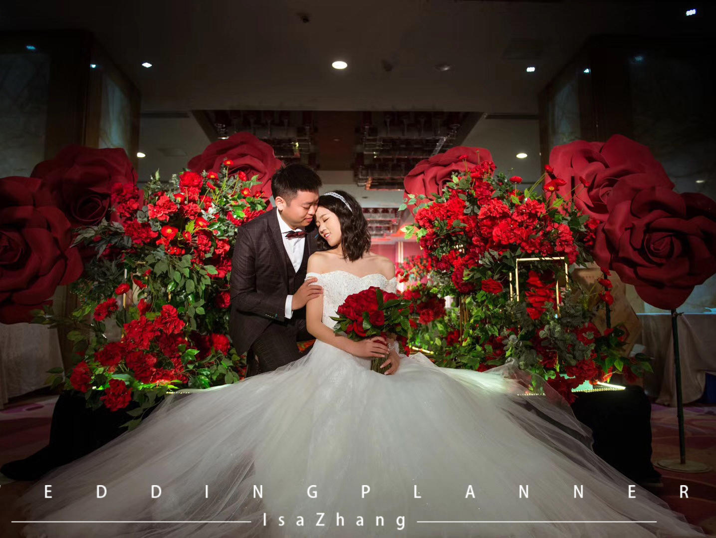 眉山室内案场婚礼复古红色