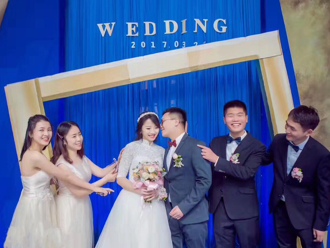 米特婚纱 清新可人款式中夹杂了安静的优雅