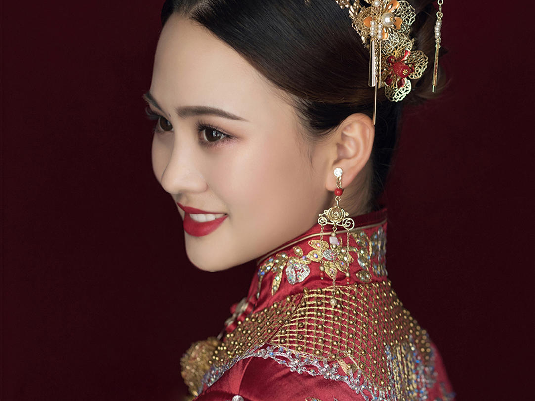 【李锐造型婚纱】三套婚服租赁+首席化妆师全程跟妆