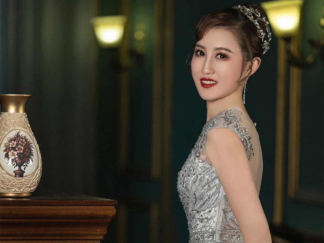 【李锐造型婚纱】三套主婚服租赁+掌门级别全程跟妆