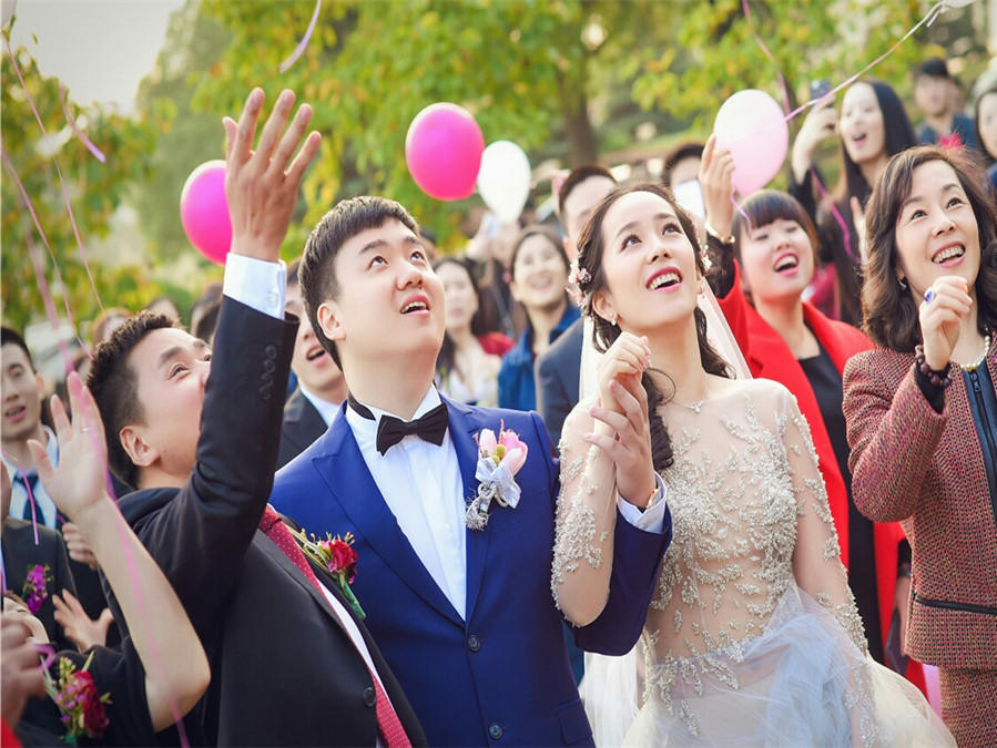 婚礼主持+化妆+拍照+录像+场地布置+音乐督导