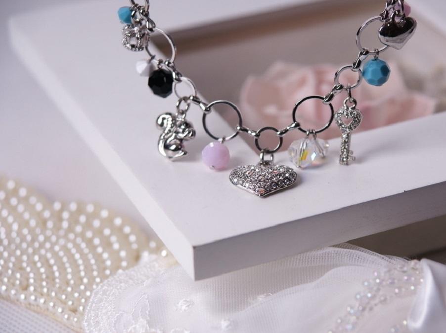 测试-女神必选】总监档全天跟妆+免租婚纱+亲友妆