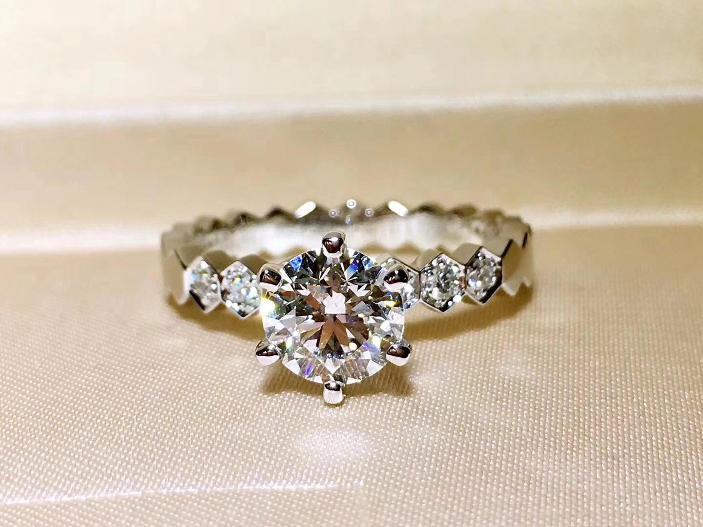 18K金蜂窝形钻戒婚戒求婚女戒