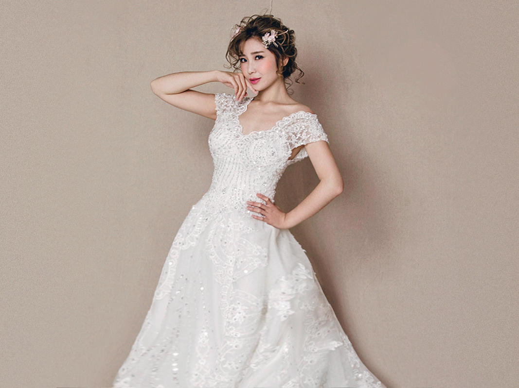 『A Queen』Crystal 婚纱套餐＋跟妆