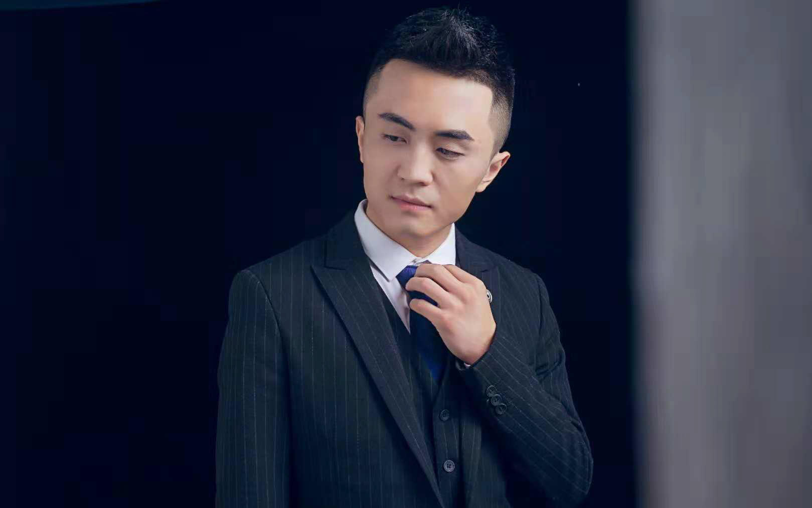 新宇（90后活力司仪 善于调动气氛 仪式温馨）