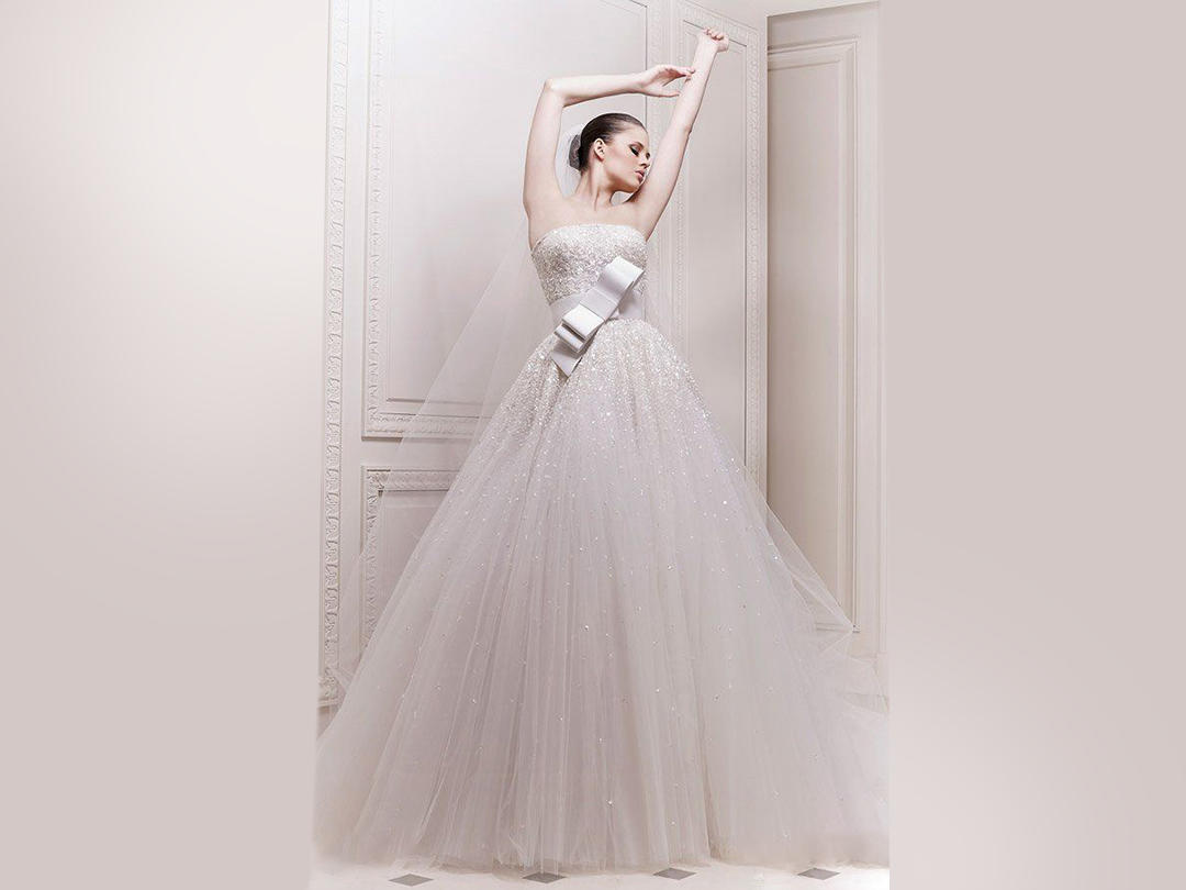 【本季热卖】品牌经典婚纱套系+1880化妆师