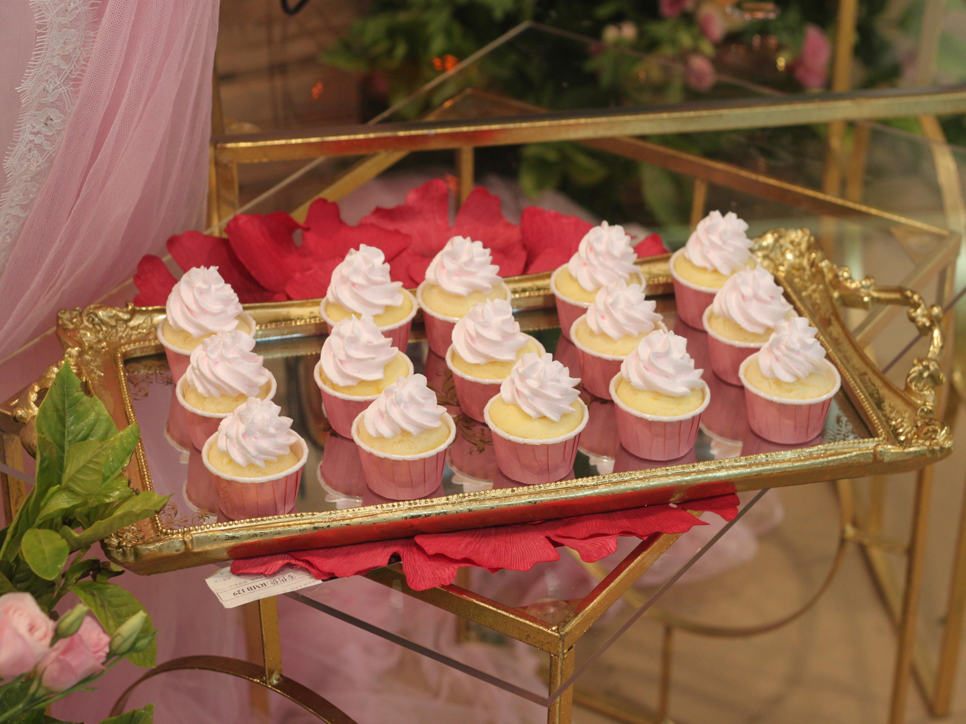 【半糖烘焙】粉红金，满满少女心婚礼甜品台