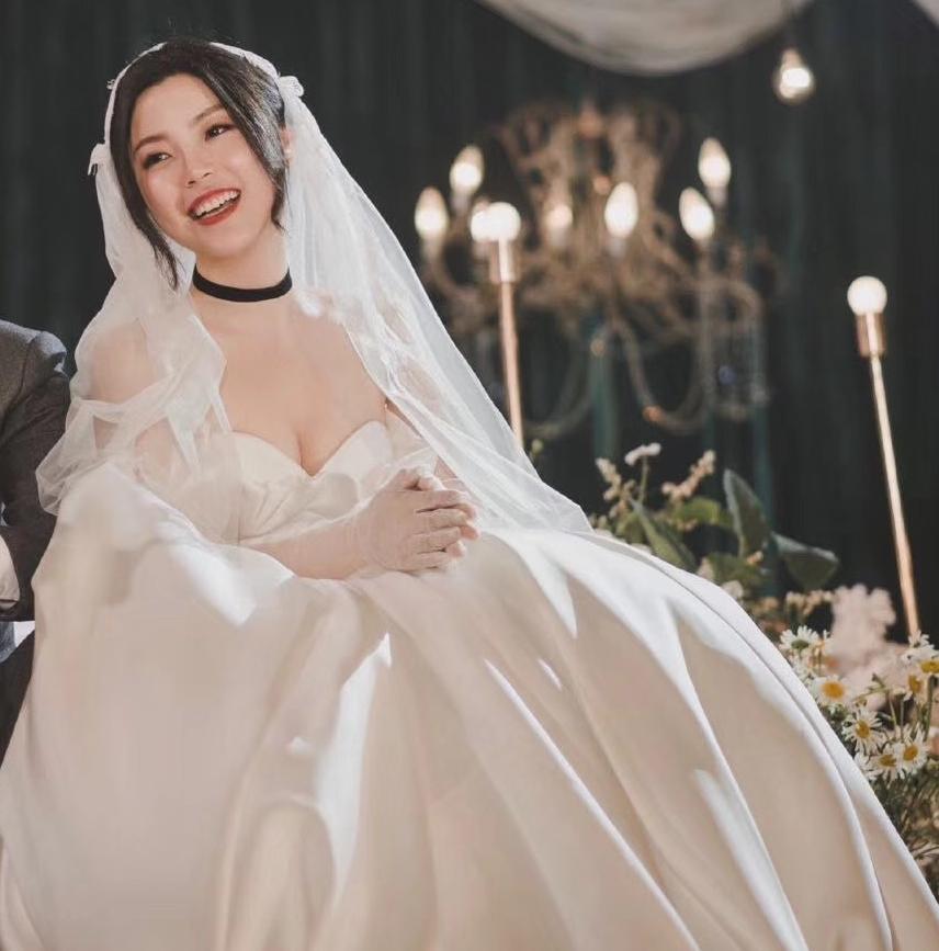 18初秋特惠  十六件套婚纱套餐  