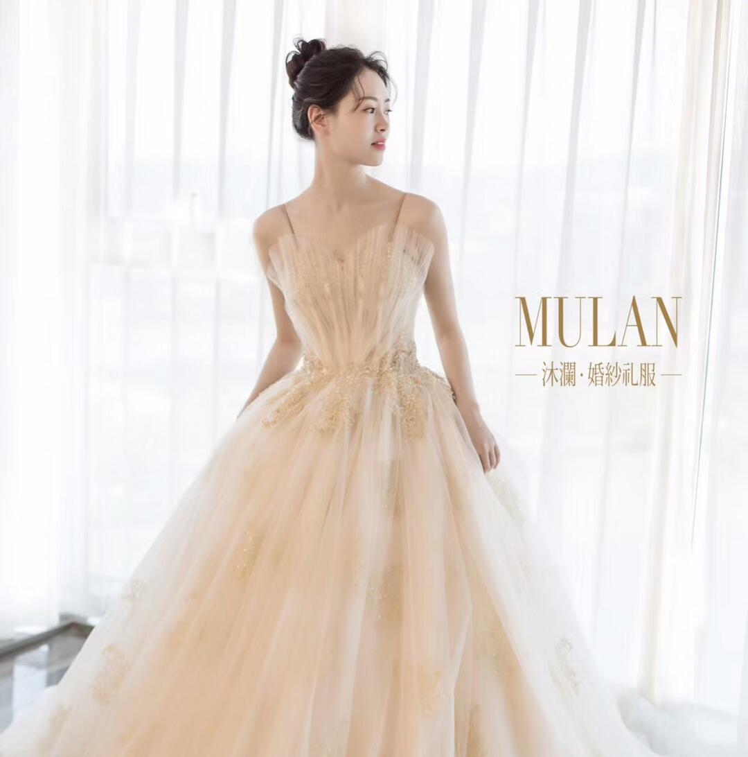 【精品区套系】3件套租赁+4套伴娘服