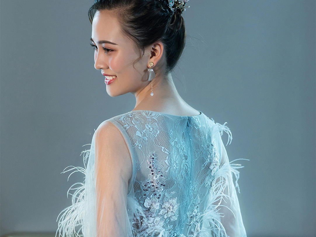 【李锐造型婚纱】三套婚服租赁+首席化妆师全程跟妆