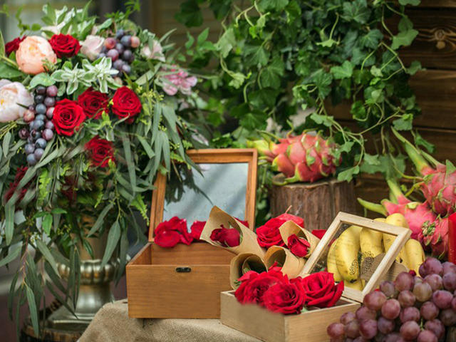 威斯文婚礼 室外婚礼 复古红色系