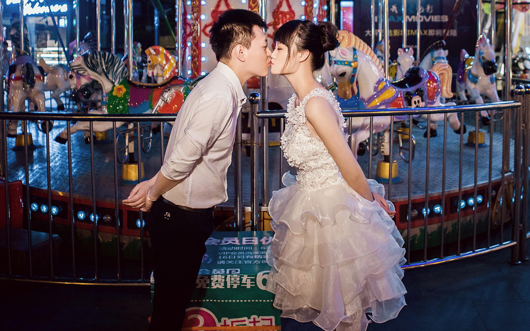 婚纱客片欣赏——叶雨（旋转木马）